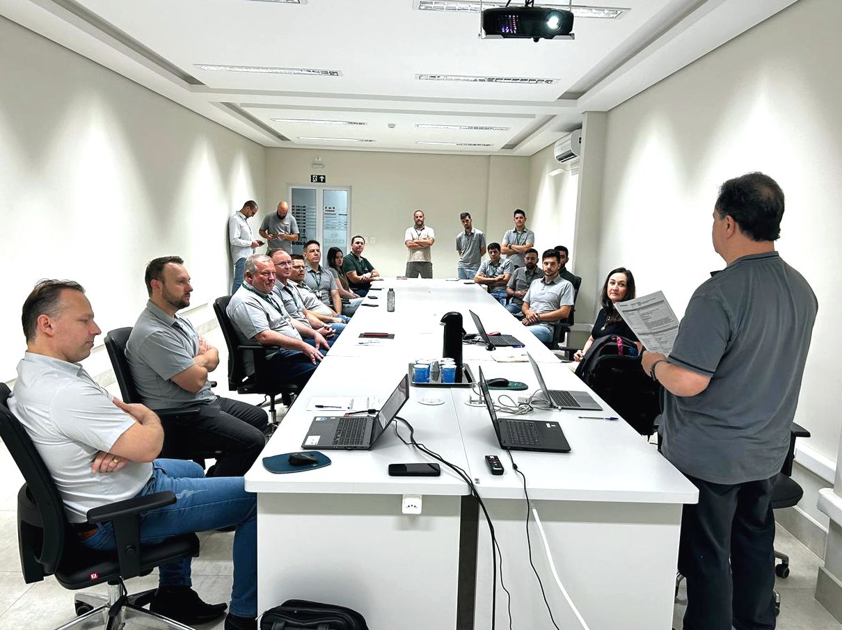 Diretores e integrantes foram orientados sobre os procedimentos da auditoria, antes das análises individuais.