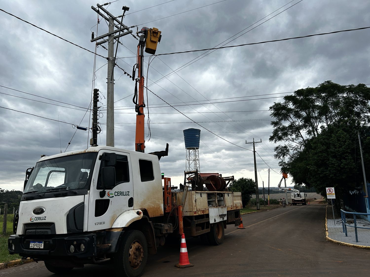CERILUZ REALIZA MELHORIAS NA INFRAESTRUTURA ELÉTRICA EM ESCOLAS DE BOZANO E CORONEL BARROS
